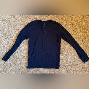 True Classic Men’s Long Sleeve Henley - Medium